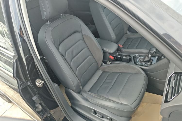 Used Volkswagen Tiguan L 2019 380TSI Automatic All-Wheel Drive Luxury Edition with 7 Seats China VI Standard Right Front Seat