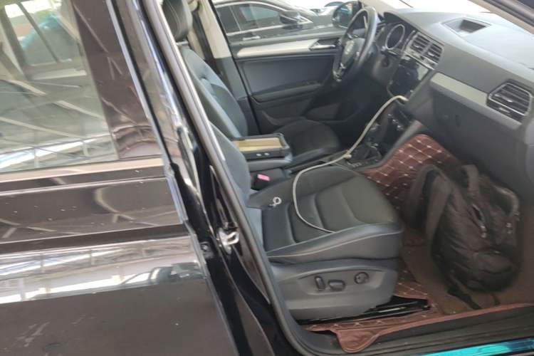 Used Volkswagen Tiguan L 2019 Updated Version 330TSI Automatic Two-Wheel Drive Panoramic Comfort Edition China VI Standard Right Front Seat