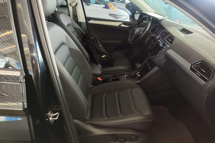 Used Volkswagen Tiguan L 2019 330TSI Automatic Two-Wheel Drive Smart Luxury Version China V Emission Standard Right Front Seat