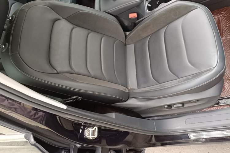 Used Volkswagen Tiguan L 2019 Revised Version 280TSI Automatic Two-Wheel Drive Panoramic Comfort Edition China VI Standard Right Front Seat