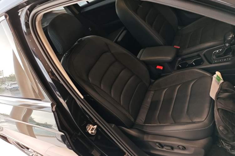 Used Volkswagen Tiguan L 2019 Revised 330TSI Automatic Two-Wheel Drive Smart & Luxury Edition China VI Standard Right Front Seat