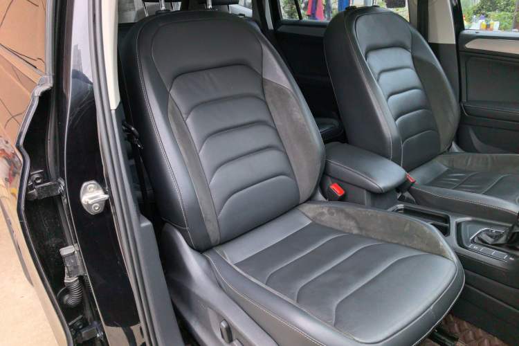 Used Volkswagen Tiguan L 2019 Updated Version 330TSI Automatic Two-Wheel Drive Panoramic Comfort Edition China VI Standard Right Front Seat
