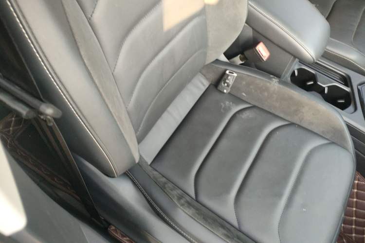 Used Volkswagen Tiguan L 2019 Updated Version 330TSI Automatic Two-Wheel Drive Panoramic Comfort Edition China VI Standard Right Front Seat