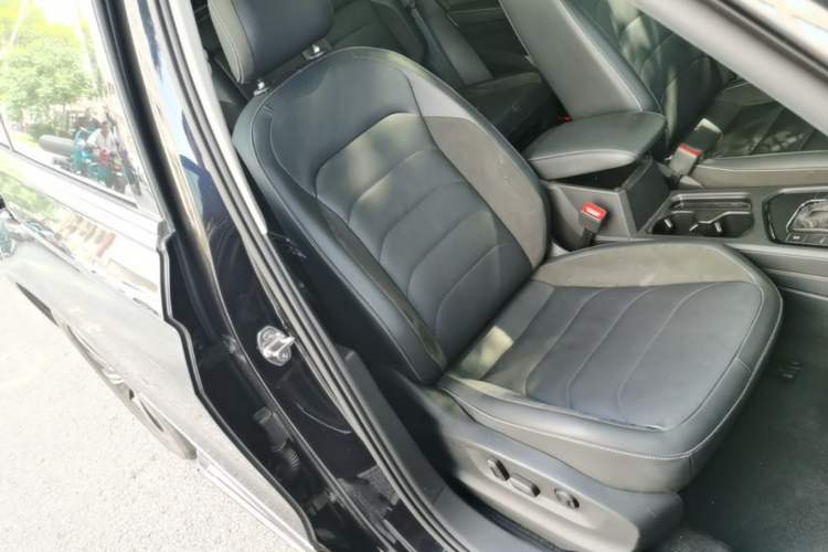 Used Volkswagen Tiguan L 2019 330TSI Automatic Two-Wheel Drive Panoramic Comfort Edition China VI Standard Right Front Seat