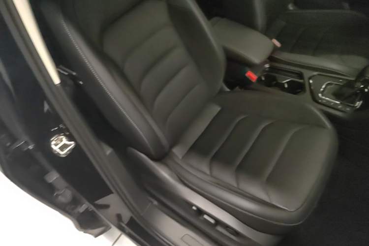 Used Volkswagen Tiguan L 2019 330TSI Automatic Two-Wheel Drive Smart Luxury Version China VI Standard Right Front Seat
