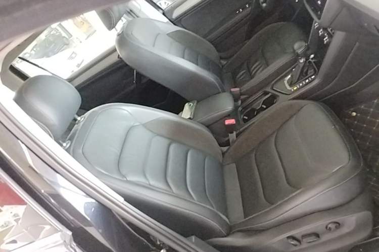 Used Volkswagen Tiguan L 2019 Revised 330TSI Automatic Two-Wheel Drive Smart & Luxury Edition China VI Standard Right Front Seat