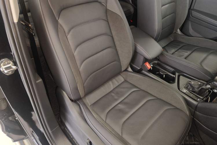 Used Volkswagen Tiguan L 2019 330TSI Automatic Two-Wheel Drive Panoramic Comfort Edition China V Standard Right Front Seat