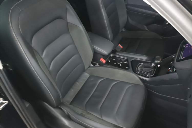 Used Volkswagen Tiguan L 2019 330TSI Automatic Two-Wheel Drive Panoramic Comfort Edition China VI Standard Right Front Seat