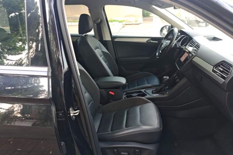 Used Volkswagen Tiguan L 2019 Revised 330TSI Automatic Two-Wheel Drive Smart & Luxury Edition China VI Standard Right Front Seat