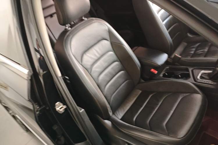 Used Volkswagen Tiguan L 2019 330TSI Automatic Two-Wheel Drive Smart Luxury Version China V Emission Standard Right Front Seat