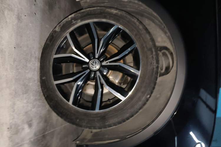 Used Volkswagen Tiguan L 2019 330TSI Automatic Two-Wheel Drive Smart Luxury Version China VI Standard Right Front Wheel Hub