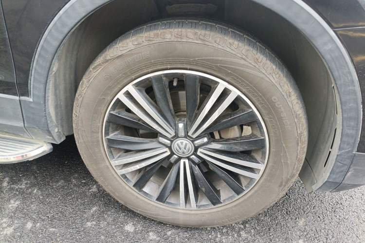 Used Volkswagen Tiguan L 2019 Updated Version 330TSI Automatic Two-Wheel Drive Panoramic Comfort Edition China VI Standard Right Front Wheel Hub