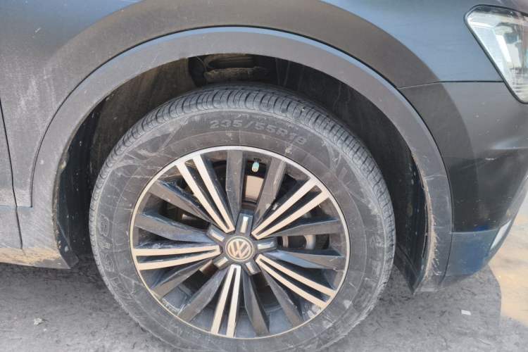 Used Volkswagen Tiguan L 2019 Updated Version 330TSI Automatic Two-Wheel Drive Panoramic Comfort Edition China VI Standard Right Front Wheel Hub