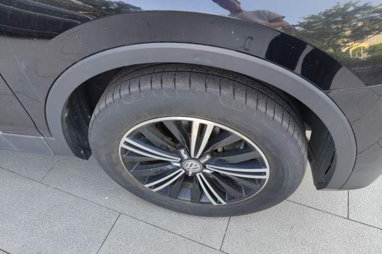Used Volkswagen Tiguan L 2019 Updated Version 330TSI Automatic Two-Wheel Drive Panoramic Comfort Edition China VI Standard Right Front Wheel Hub