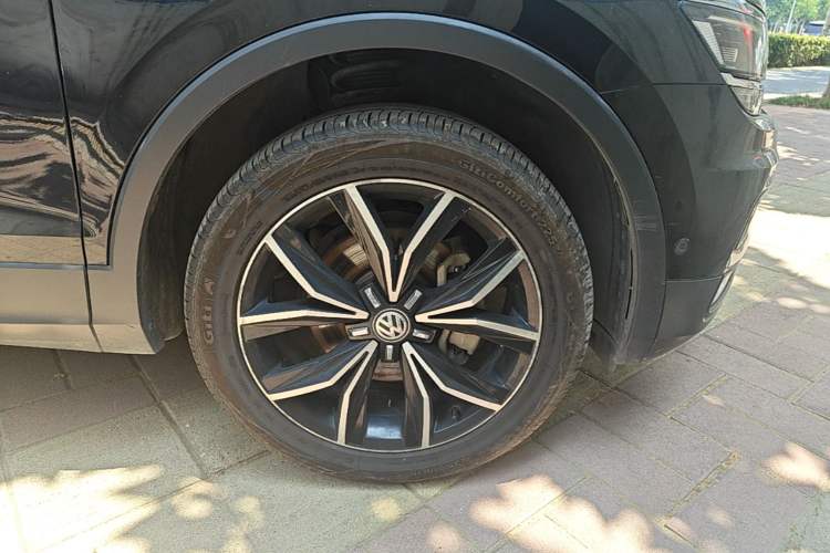 Used Volkswagen Tiguan L 2019 380TSI Automatic All-Wheel Drive Luxury Edition with 7 Seats China VI Standard Right Front Wheel Hub