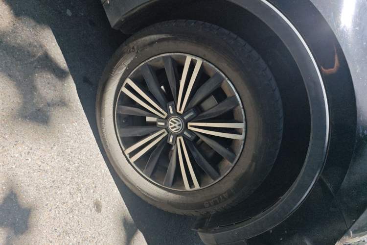 Used Volkswagen Tiguan L 2019 330TSI Automatic Two-Wheel Drive Panoramic Comfort Edition China VI Standard Right Front Wheel Hub