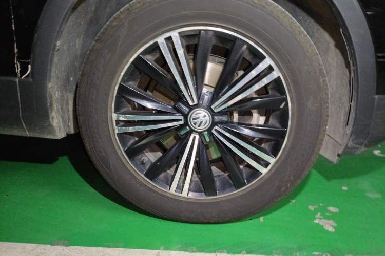 Used Volkswagen Tiguan L 2019 330TSI Automatic Two-Wheel Drive Luxury Edition China VI Standard Right Front Wheel Hub