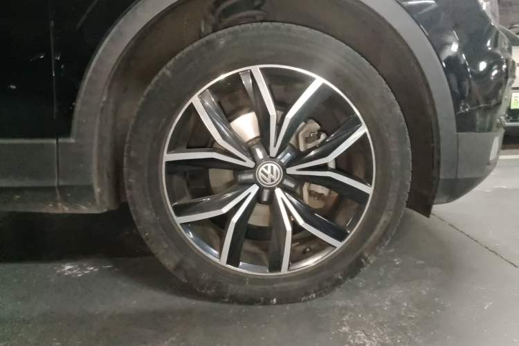 Used Volkswagen Tiguan L 2019 330TSI Automatic Two-Wheel Drive Smart Luxury Version China VI Standard Right Front Wheel Hub