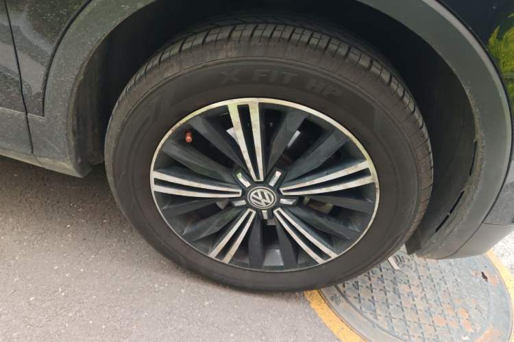 Used Volkswagen Tiguan L 2019 Updated Version 330TSI Automatic Two-Wheel Drive Panoramic Comfort Edition China VI Standard Right Front Wheel Hub