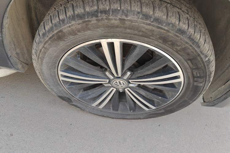 Used Volkswagen Tiguan L 2019 330TSI Automatic Two-Wheel Drive Luxury Edition China VI Standard Right Front Wheel Hub