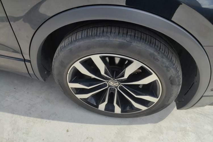 Used Volkswagen Tiguan L 2019 Restyled 330TSI Automatic Two-Wheel Drive R-Line Flagship Version China VI Standard Right Front Wheel Hub
