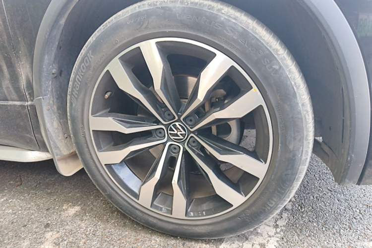 Used Volkswagen Tiguan L 2019 Revised 330TSI Automatic Two-Wheel Drive R-Line Flagship Edition China V Emission Standard Right Front Wheel Hub