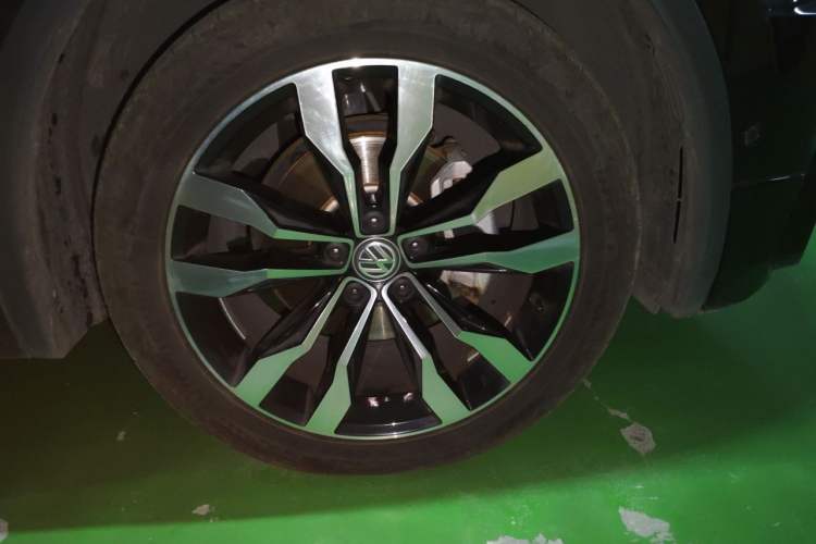 Used Volkswagen Tiguan L 2019 330TSI Automatic Two-Wheel Drive R-Line Flagship Edition China V Standard Right Front Wheel Hub