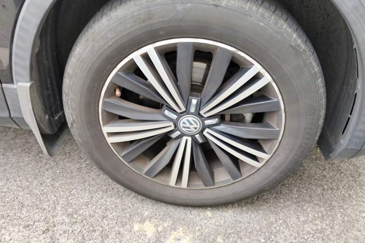 Used Volkswagen Tiguan L 2019 330TSI Automatic Two-Wheel Drive Panoramic Comfort Edition China V Standard Right Front Wheel Hub