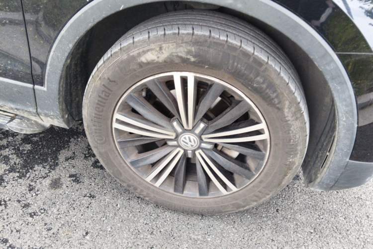 Used Volkswagen Tiguan L 2019 Updated Version 330TSI Automatic Two-Wheel Drive Panoramic Comfort Edition China VI Standard Right Front Wheel Hub