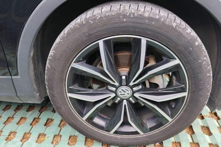 Used Volkswagen Tiguan L 2019 330TSI Automatic Two-Wheel Drive Smart Luxury Version China VI Standard Right Front Wheel Hub