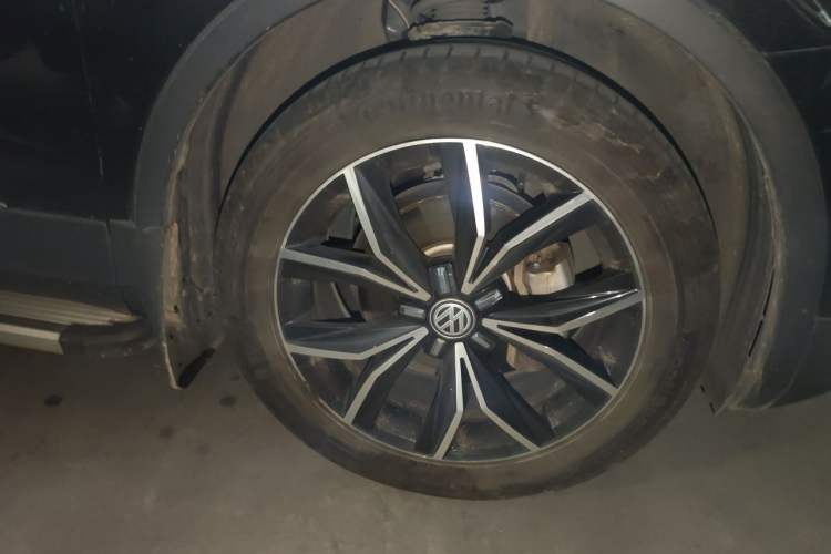 Used Volkswagen Tiguan L 2019 330TSI Automatic Two-Wheel Drive Smart Luxury Version China V Emission Standard Right Front Wheel Hub