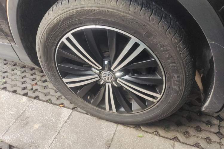 Used Volkswagen Tiguan L 2019 330TSI Automatic Two-Wheel Drive Luxury Edition China VI Standard Right Front Wheel Hub