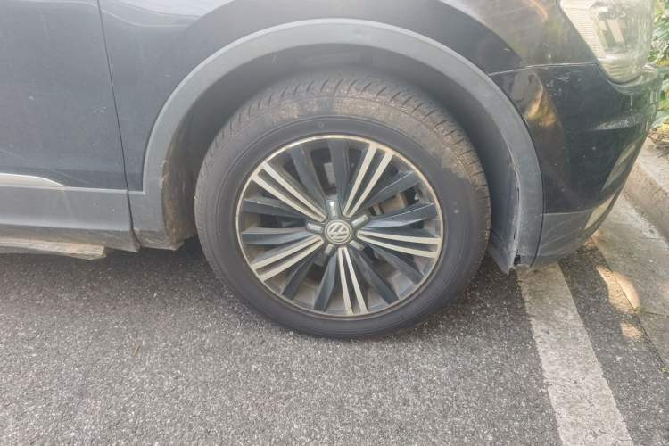 Used Volkswagen Tiguan L 2019 330TSI Automatic Two-Wheel Drive Panoramic Comfort Edition China VI Standard Right Front Wheel Hub