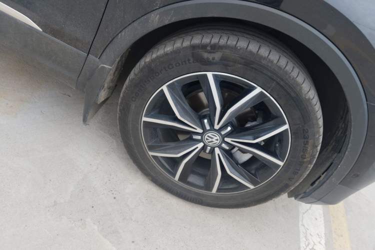 Used Volkswagen Tiguan L 2019 Revised Version 330TSI Automatic Two-Wheel Drive Intelligent Luxury Edition China V Standard Right Front Wheel Hub