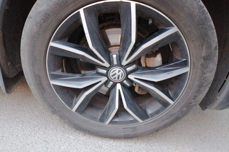 Used Volkswagen Tiguan L 2019 Revised 330TSI Automatic Two-Wheel Drive Smart & Luxury Edition China VI Standard Right Front Wheel Hub
