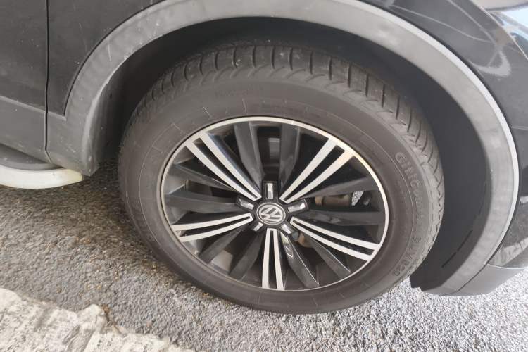 Used Volkswagen Tiguan L 2019 330TSI Automatic Two-Wheel Drive Panoramic Comfort Edition China VI Standard Right Front Wheel Hub