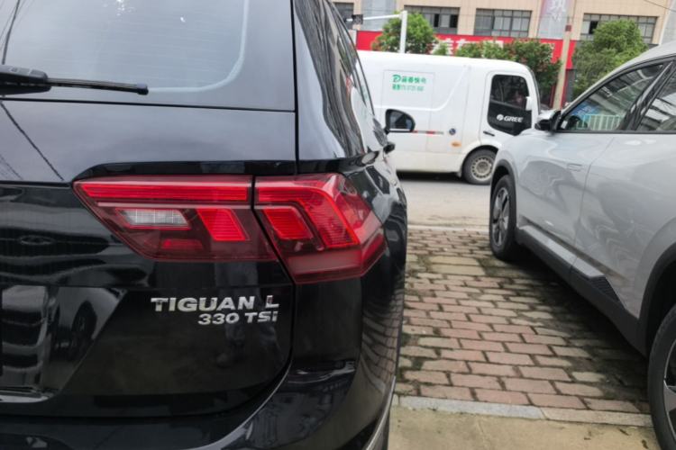 Used Volkswagen Tiguan L 2019 Updated Version 330TSI Automatic Two-Wheel Drive Panoramic Comfort Edition China VI Standard Right Rear Taillight