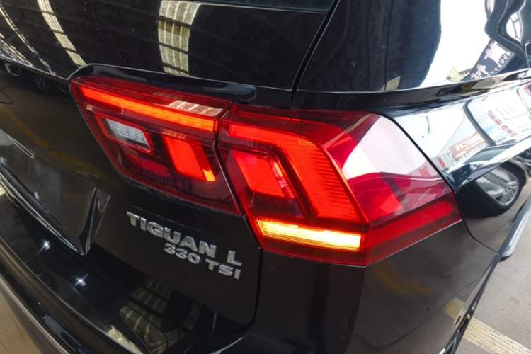 Used Volkswagen Tiguan L 2019 Revised 330TSI Automatic Two-Wheel Drive Smart & Luxury Edition China VI Standard Right Rear Taillight
