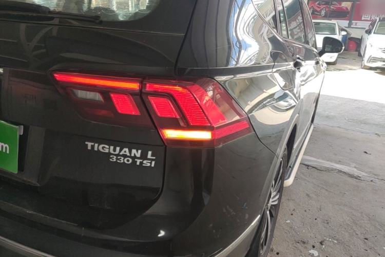 Used Volkswagen Tiguan L 2019 Updated Version 330TSI Automatic Two-Wheel Drive Panoramic Comfort Edition China VI Standard Right Rear Taillight