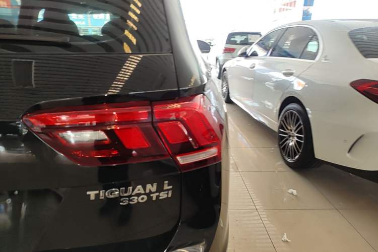 Used Volkswagen Tiguan L 2019 330TSI Automatic Two-Wheel Drive Smart Luxury Version China V Emission Standard Right Rear Taillight