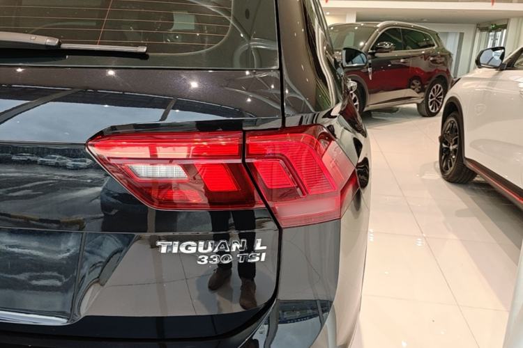 Used Volkswagen Tiguan L 2019 Revised 330TSI Automatic Two-Wheel Drive Smart & Luxury Edition China VI Standard Right Rear Taillight