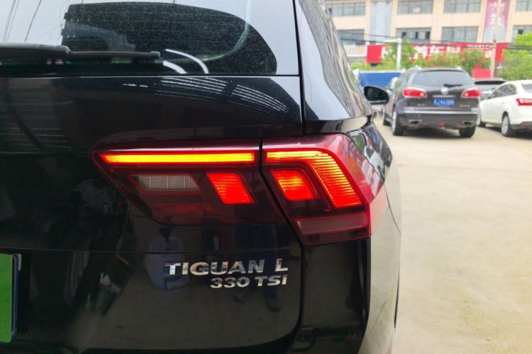 Used Volkswagen Tiguan L 2019 Updated Version 330TSI Automatic Two-Wheel Drive Panoramic Comfort Edition China VI Standard Right Rear Taillight