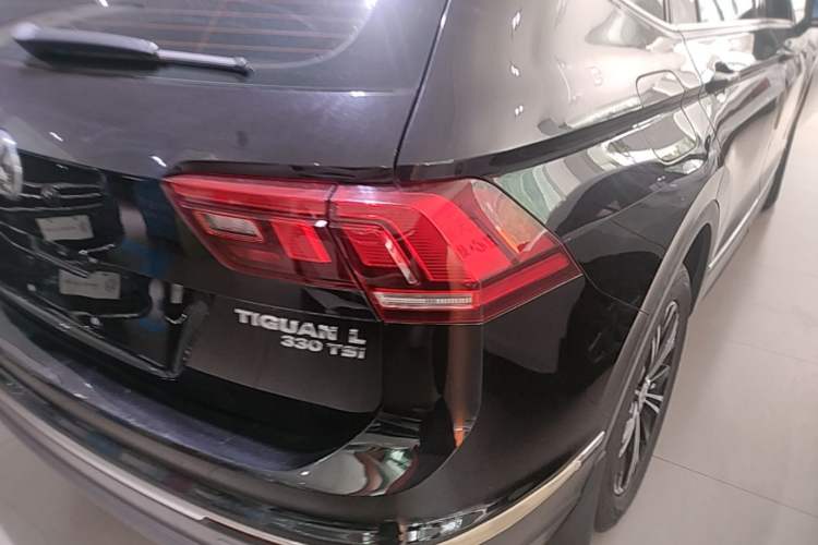 Used Volkswagen Tiguan L 2019 Updated Version 330TSI Automatic Two-Wheel Drive Panoramic Comfort Edition China VI Standard Right Rear Taillight