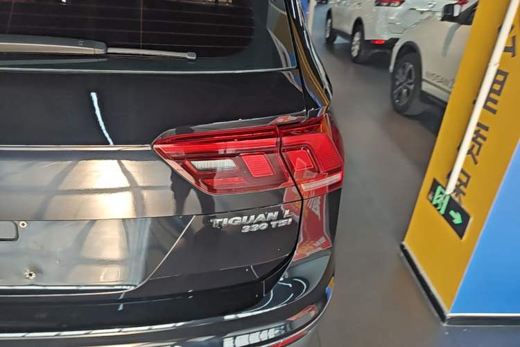 Used Volkswagen Tiguan L 2019 330TSI Automatic Two-Wheel Drive Smart Luxury Version China V Emission Standard Right Rear Taillight