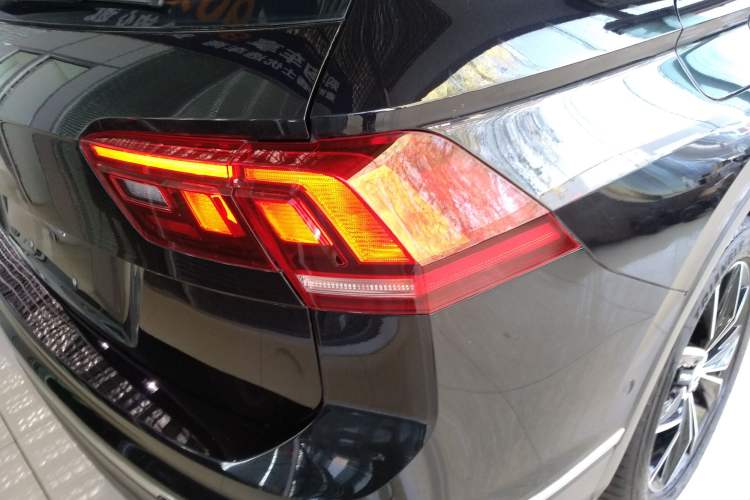 Used Volkswagen Tiguan L 2019 Revised 330TSI Automatic Two-Wheel Drive Smart & Luxury Edition China VI Standard Right Rear Taillight