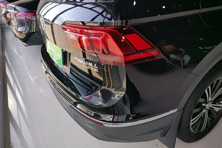 Used Volkswagen Tiguan L 2019 Updated Version 330TSI Automatic Two-Wheel Drive Panoramic Comfort Edition China VI Standard Right Rear Taillight