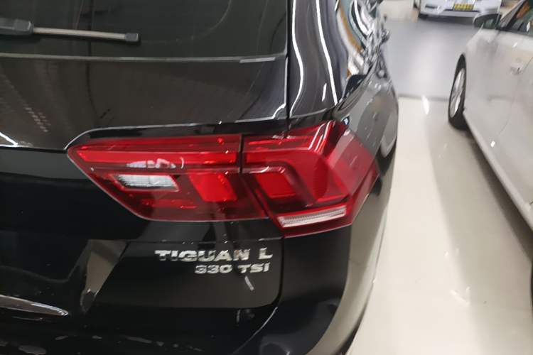 Used Volkswagen Tiguan L 2019 330TSI Automatic Two-Wheel Drive Panoramic Comfort Edition China VI Standard Right Rear Taillight