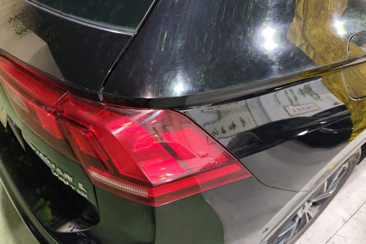 Used Volkswagen Tiguan L 2019 Revised 330TSI Automatic Two-Wheel Drive Smart & Luxury Edition China VI Standard Right Rear Taillight