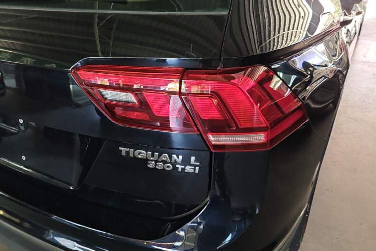 Used Volkswagen Tiguan L 2019 330TSI Automatic Two-Wheel Drive Smart Luxury Version China V Emission Standard Right Rear Taillight