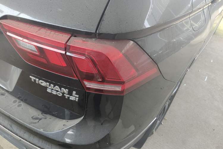 Used Volkswagen Tiguan L 2019 Updated Version 330TSI Automatic Two-Wheel Drive Panoramic Comfort Edition China VI Standard Right Rear Taillight